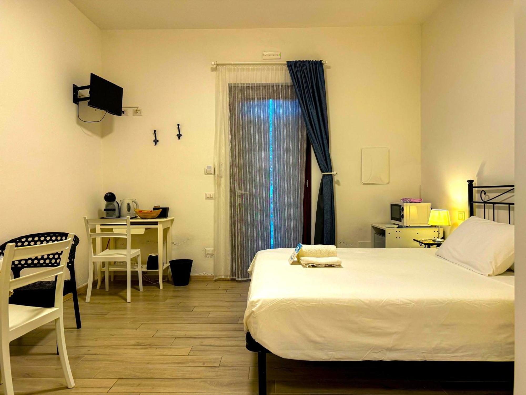 Sg Rooms - Casa Laura Peschiera del Garda Buitenkant foto