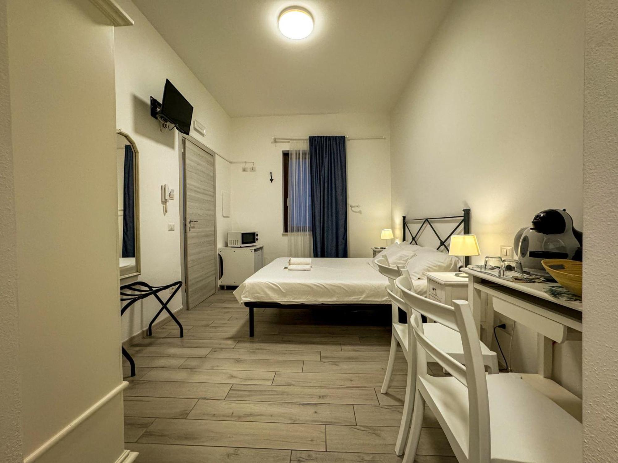 Sg Rooms - Casa Laura Peschiera del Garda Buitenkant foto