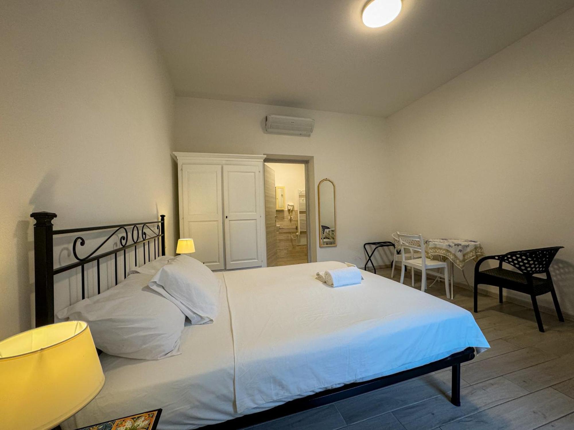 Sg Rooms - Casa Laura Peschiera del Garda Buitenkant foto