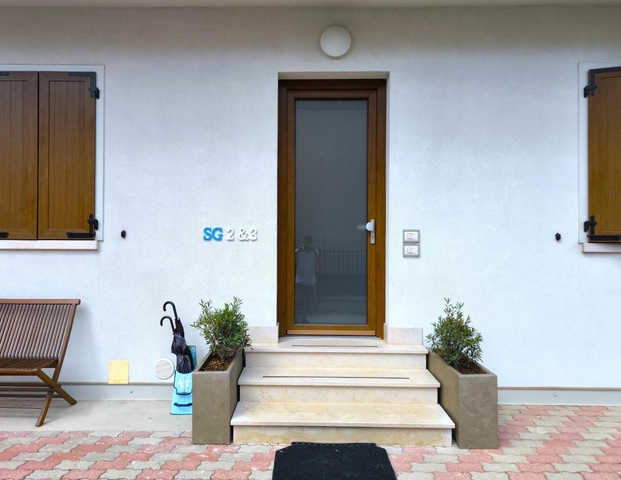 Sg Rooms - Casa Laura Peschiera del Garda Buitenkant foto