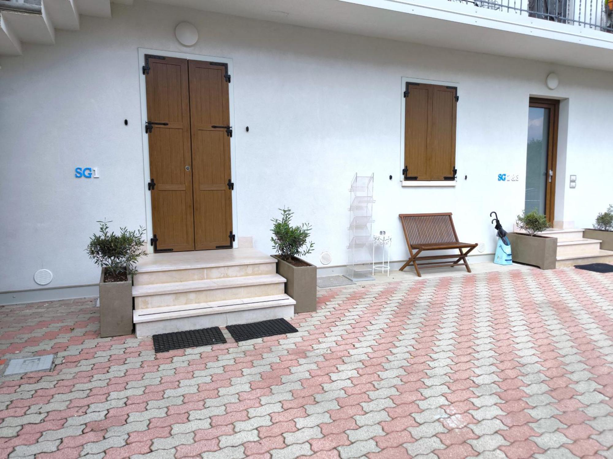 Sg Rooms - Casa Laura Peschiera del Garda Buitenkant foto
