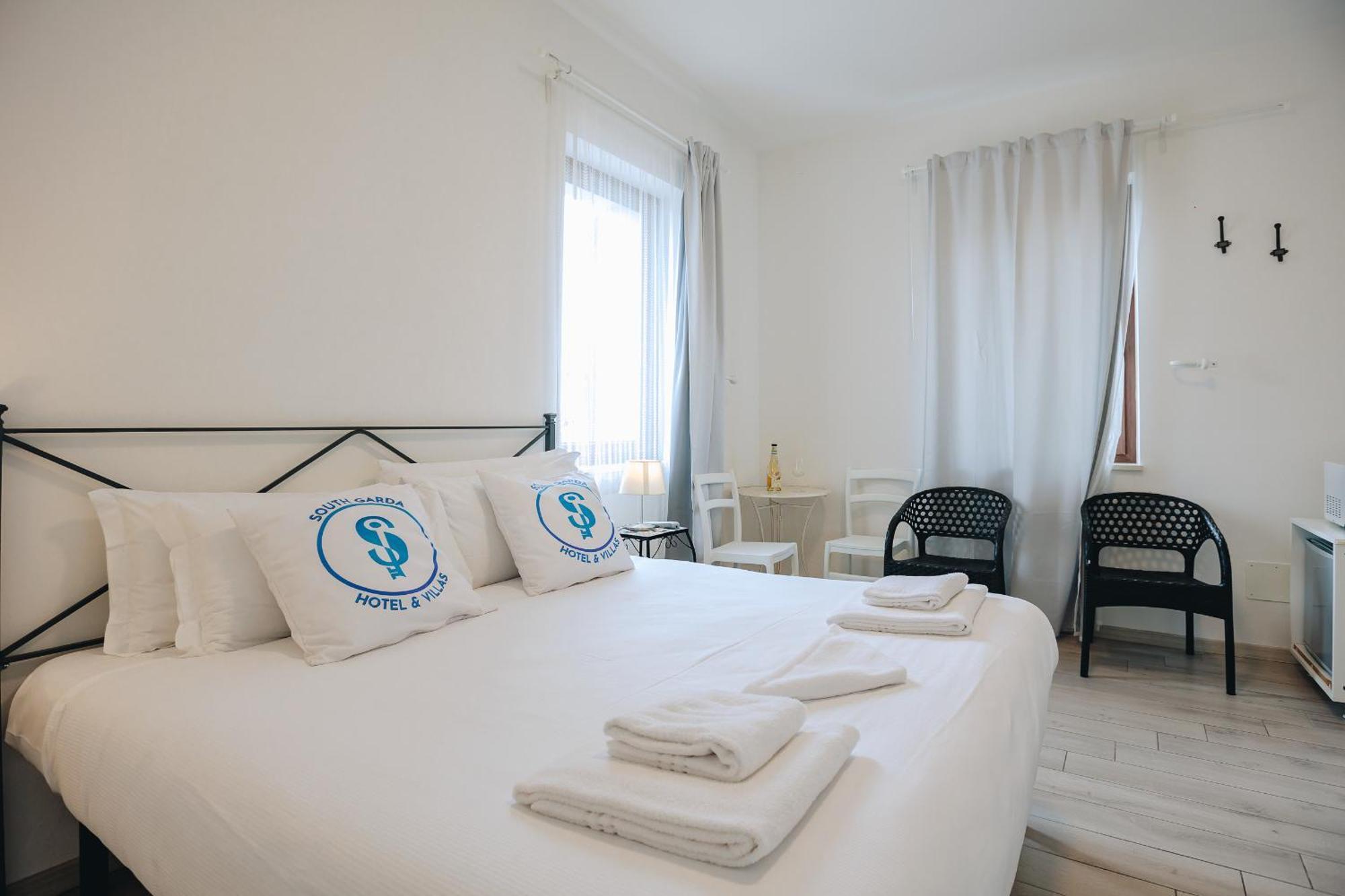 Sg Rooms - Casa Laura Peschiera del Garda Buitenkant foto