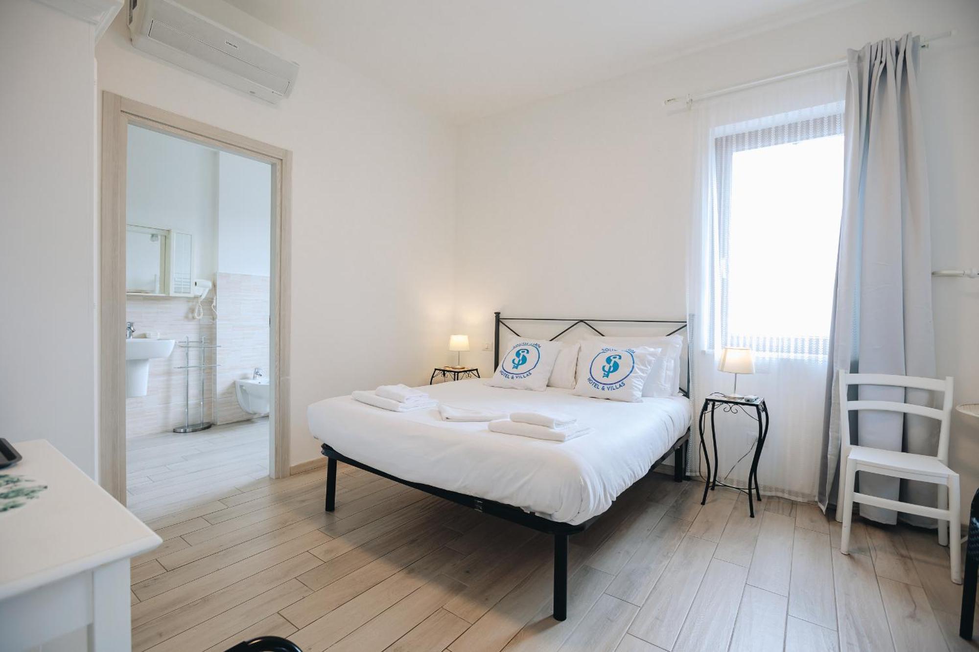 Sg Rooms - Casa Laura Peschiera del Garda Buitenkant foto